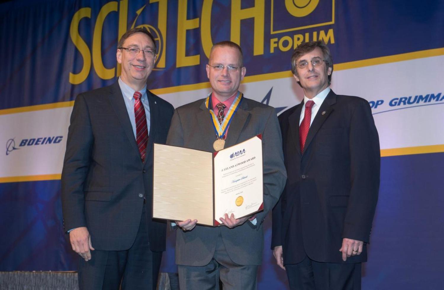 ʰǴڱǰHanspeter Schaubhas been named Collegiate Educator of the Year!