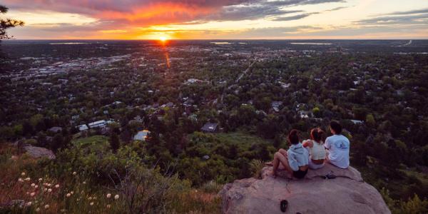 Students overlooking Boulder, enjoying the sunset