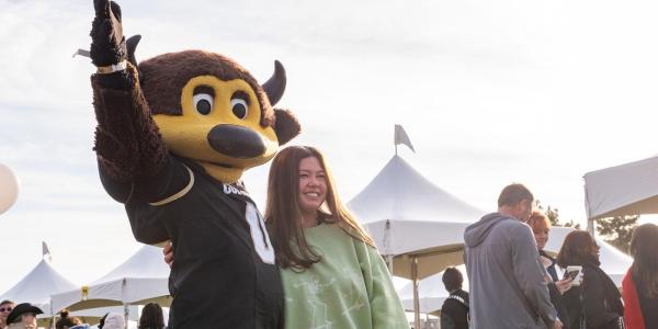 Admitted student with Ralphie mascot